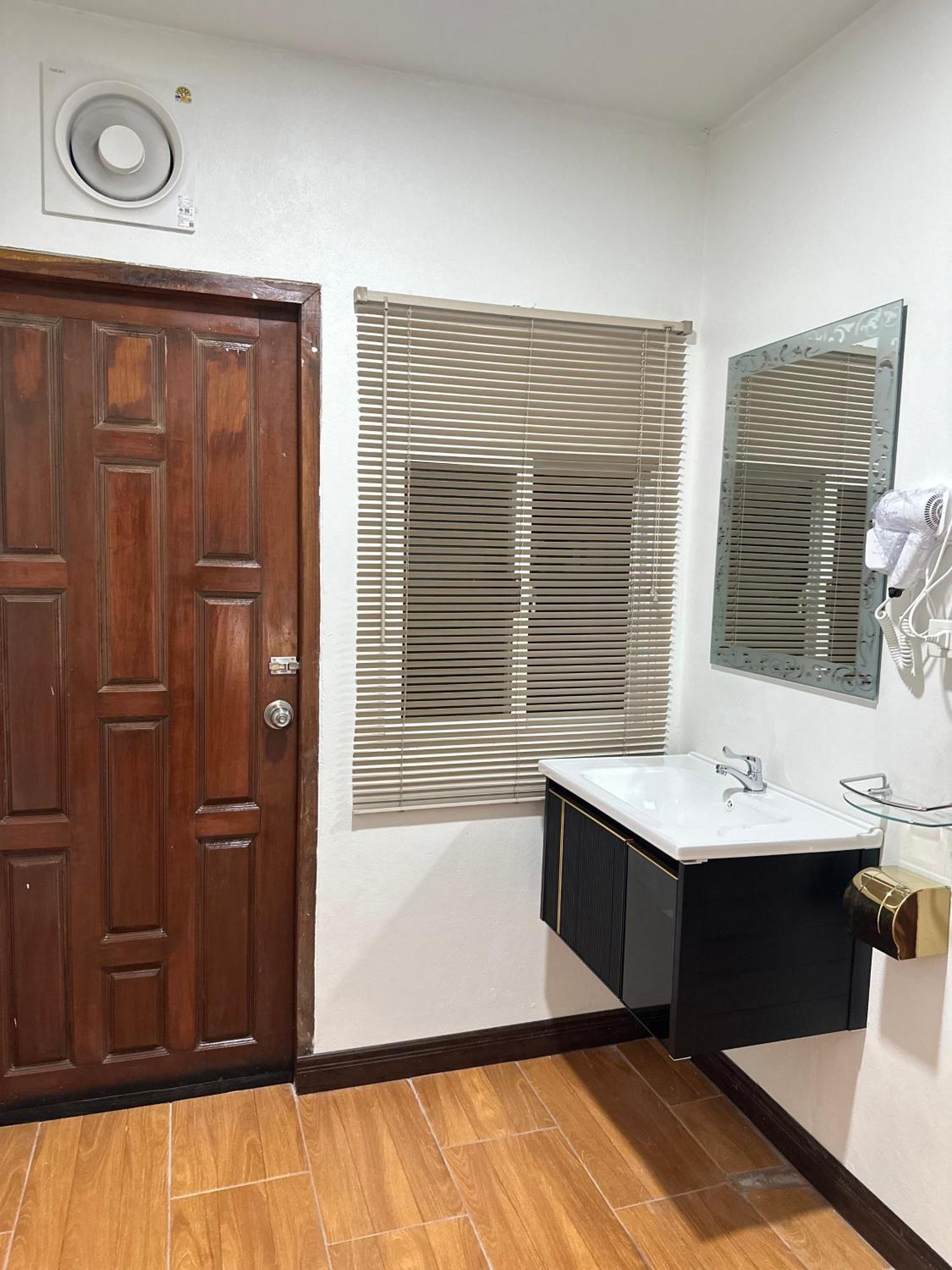 Service Apartment 102: Central City Getaway Lampang Exterior photo